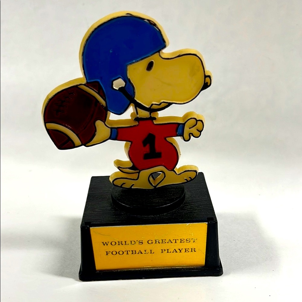 Vintage Snoopy Football Player Trophy Figurine Peanuts Charlie Brown